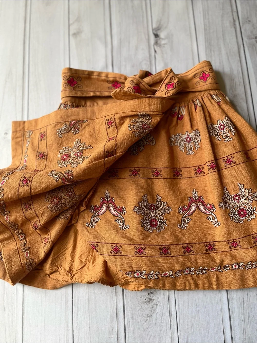Anthropologie Meghan terracotta embroidered folkloric mini wrap skirt. Size 0